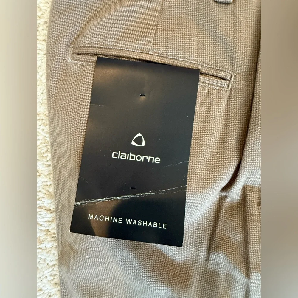 NWT 30x30 Claiborne Men's brown/tan pleated Pants.  Cuffed leg.